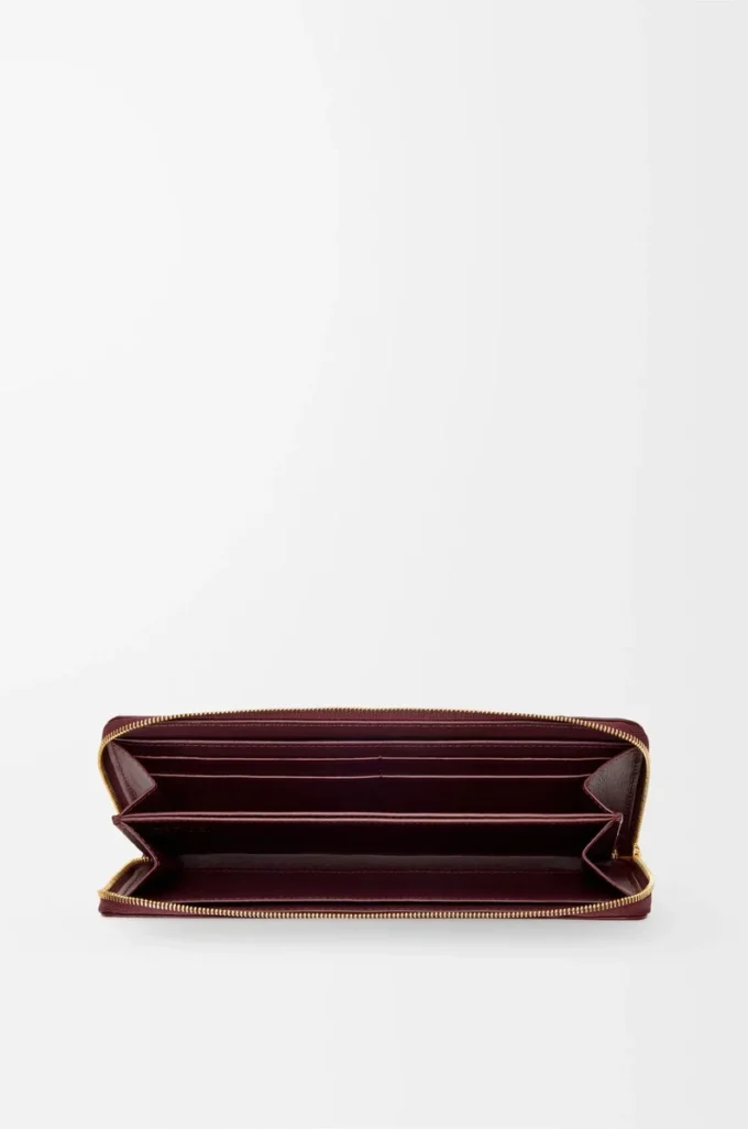 Smal plånbok med dragkedja och knut i ål Dark Burgundy Smal plånbok med dragkedja och knut i ål Dark Burgundy