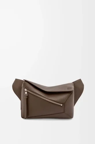 Small Puzzle bumbag i kornat kalvskinn Dark Cigar