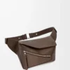 Small Puzzle bumbag i kornat kalvskinn Dark Cigar