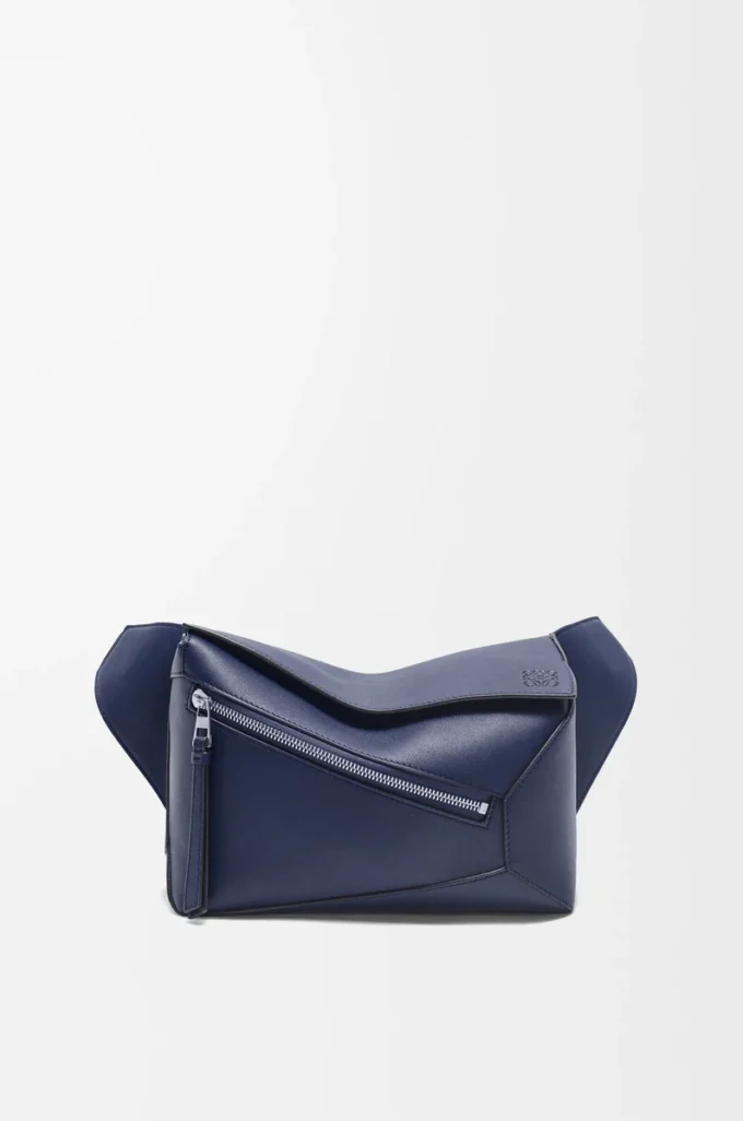 Small Puzzle Edge bumbag i klassiskt kalvskinn Abyss Blue