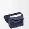 Small Puzzle Edge bumbag i klassiskt kalvskinn Abyss Blue