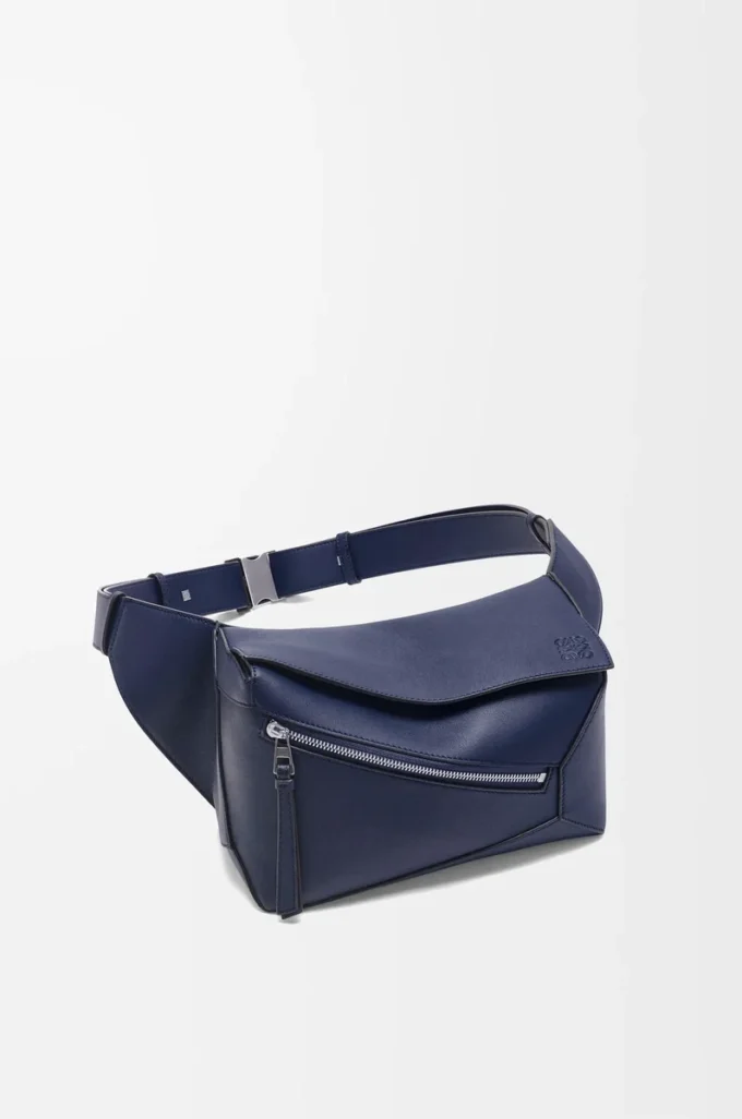 Small Puzzle Edge bumbag i klassiskt kalvskinn Abyss Blue