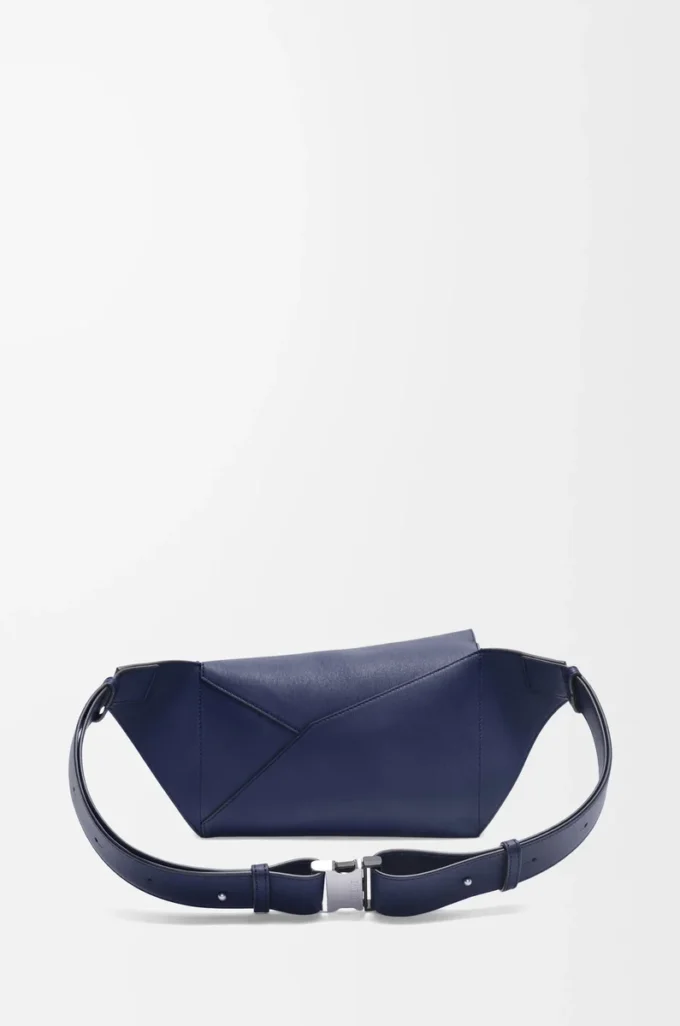 Small Puzzle Edge bumbag i klassiskt kalvskinn Abyss Blue