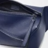 Small Puzzle Edge bumbag i klassiskt kalvskinn Abyss Blue