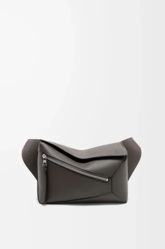 Small Puzzle Edge bumbag i klassiskt kalvskinn Dark Grey
