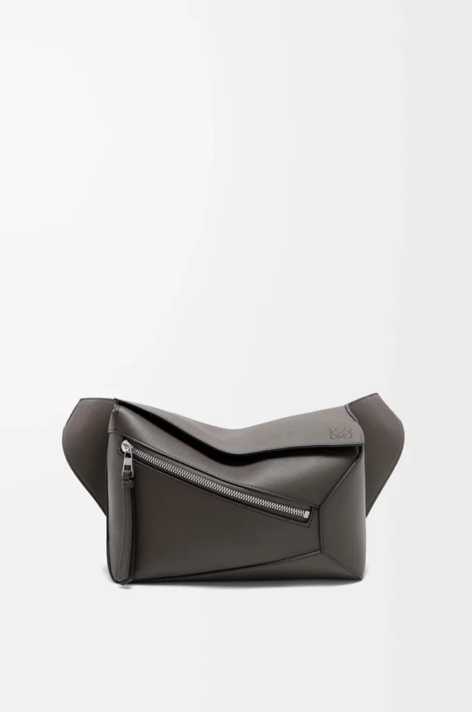 Small Puzzle Edge bumbag i klassiskt kalvskinn Dark Grey