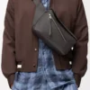 Small Puzzle Edge bumbag i klassiskt kalvskinn Dark Grey