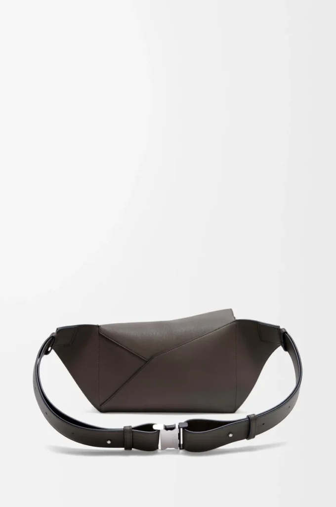 Small Puzzle Edge bumbag i klassiskt kalvskinn Dark Grey