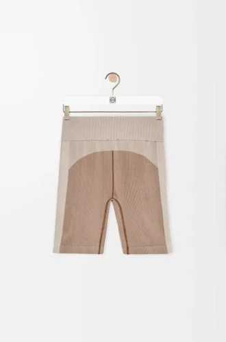 Sömlösa shorts i teknisk jersey. Elfenben Sömlösa shorts i teknisk jersey. Elfenben