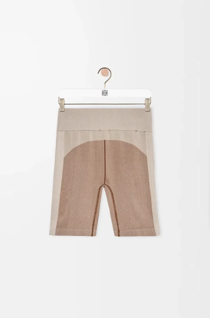 Sömlösa shorts i teknisk jersey. Elfenben Sömlösa shorts i teknisk jersey. Elfenben