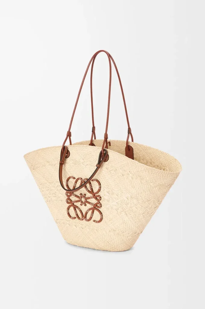 Stor Anagram Basket-väska i iracapalmblad och kalvskinn Natur/Tan Stor Anagram Basket-väska i iracapalmblad och kalvskinn Natur/Tan