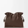 Stor Flamenco-clutch i nappa kalvskinn Chocolate Stor Flamenco-clutch i nappa kalvskinn Chocolate