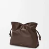 Stor Flamenco-clutch i nappa kalvskinn Chocolate Stor Flamenco-clutch i nappa kalvskinn Chocolate