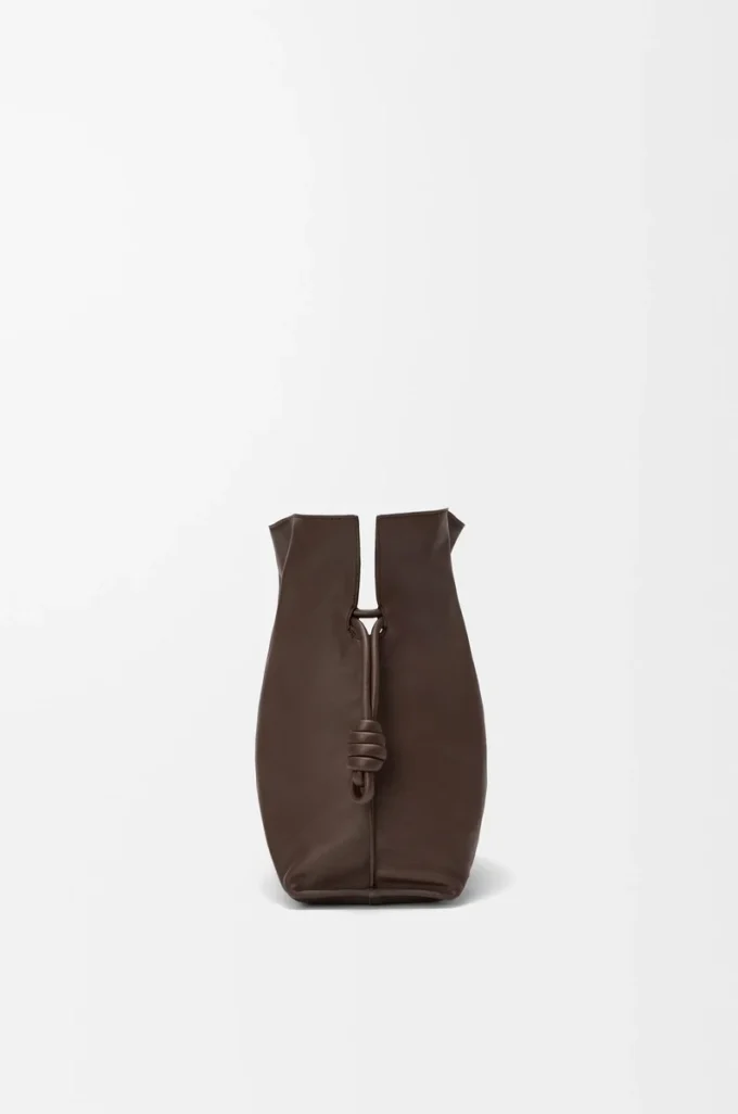 Stor Flamenco-clutch i nappa kalvskinn Chocolate Stor Flamenco-clutch i nappa kalvskinn Chocolate