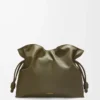 Stor Flamenco-clutch i nappa kalvskinn Dark Khaki Stor Flamenco-clutch i nappa kalvskinn Dark Khaki