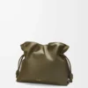 Stor Flamenco-clutch i nappa kalvskinn Dark Khaki Stor Flamenco-clutch i nappa kalvskinn Dark Khaki