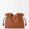 Stor Flamenco-clutch i nappa kalvskinn Ekorre Stor Flamenco-clutch i nappa kalvskinn Ekorre