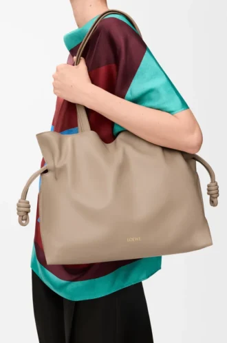 Stor Flamenco-clutch i nappa kalvskinn Sand