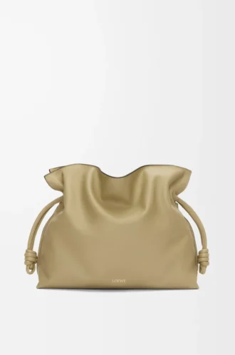 Stor Flamenco-clutch i nappakalvskinn Clay Green