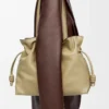 Stor Flamenco-clutch i nappakalvskinn Clay Green Stor Flamenco-clutch i nappakalvskinn Clay Green
