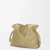 Stor Flamenco-clutch i nappakalvskinn Clay Green Stor Flamenco-clutch i nappakalvskinn Clay Green