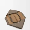 Stor horisontell Puzzle Fold-väska i mjukt kornat kalvskinn Taupe Stor horisontell Puzzle Fold-väska i mjukt kornat kalvskinn Taupe