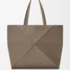 Stor horisontell Puzzle Fold-väska i mjukt kornat kalvskinn Taupe Stor horisontell Puzzle Fold-väska i mjukt kornat kalvskinn Taupe