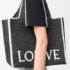 Stor LOEWE Font-väska i raffia Svart Stor LOEWE Font-väska i raffia Svart