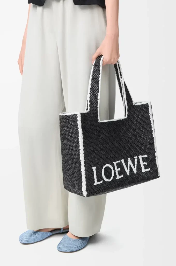 Stor LOEWE Font-väska i raffia Svart Stor LOEWE Font-väska i raffia Svart