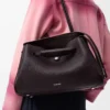Stor Madrid-väska i mjukt kornat kalvskinn, Dark Ebony Stor Madrid-väska i mjukt kornat kalvskinn, Dark Ebony