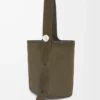 Stor Pebble-hinkväska i mocka kalvskinn Dark Olive Stor Pebble-hinkväska i mocka kalvskinn Dark Olive