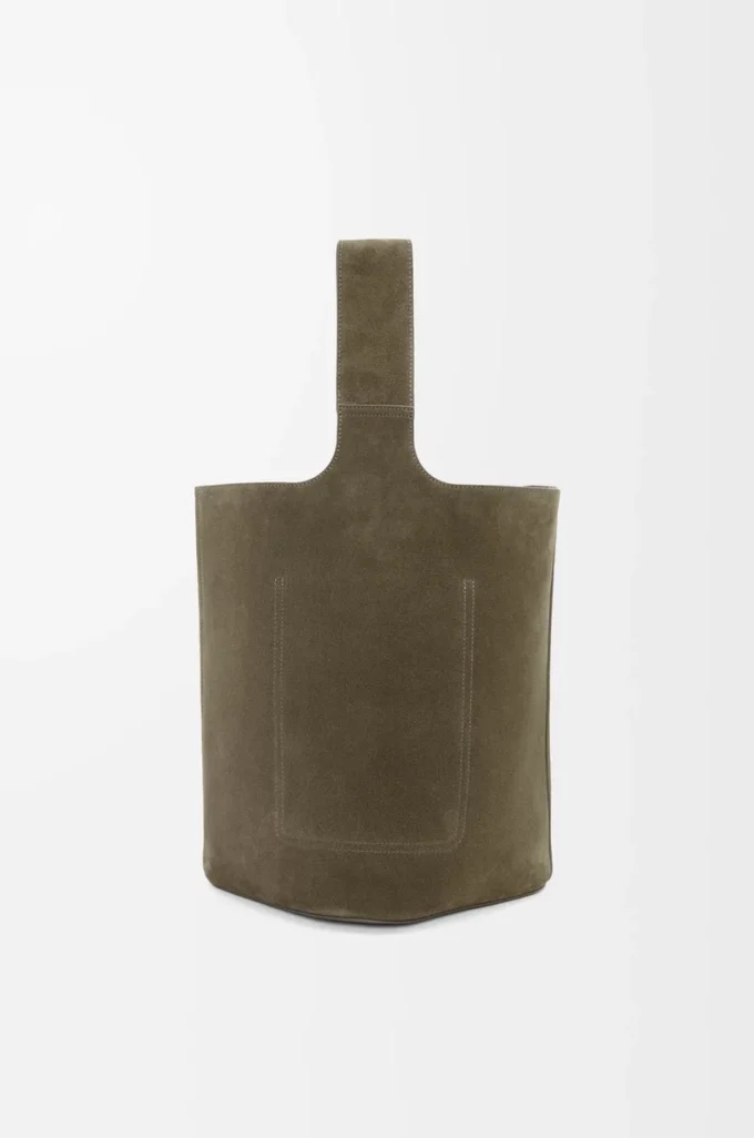Stor Pebble-hinkväska i mocka kalvskinn Dark Olive Stor Pebble-hinkväska i mocka kalvskinn Dark Olive