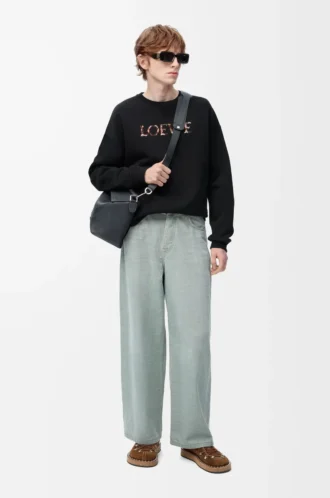 Sweatshirt i normal passform i bomull Svart