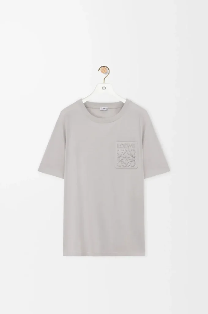 T-shirt i bomull med avslappnad passform Mellangrå T-shirt i bomull med avslappnad passform Mellangrå