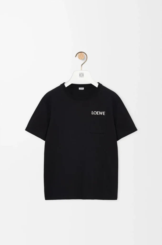 T-shirt i bomull med avslappnad passform Svart T-shirt i bomull med avslappnad passform Svart