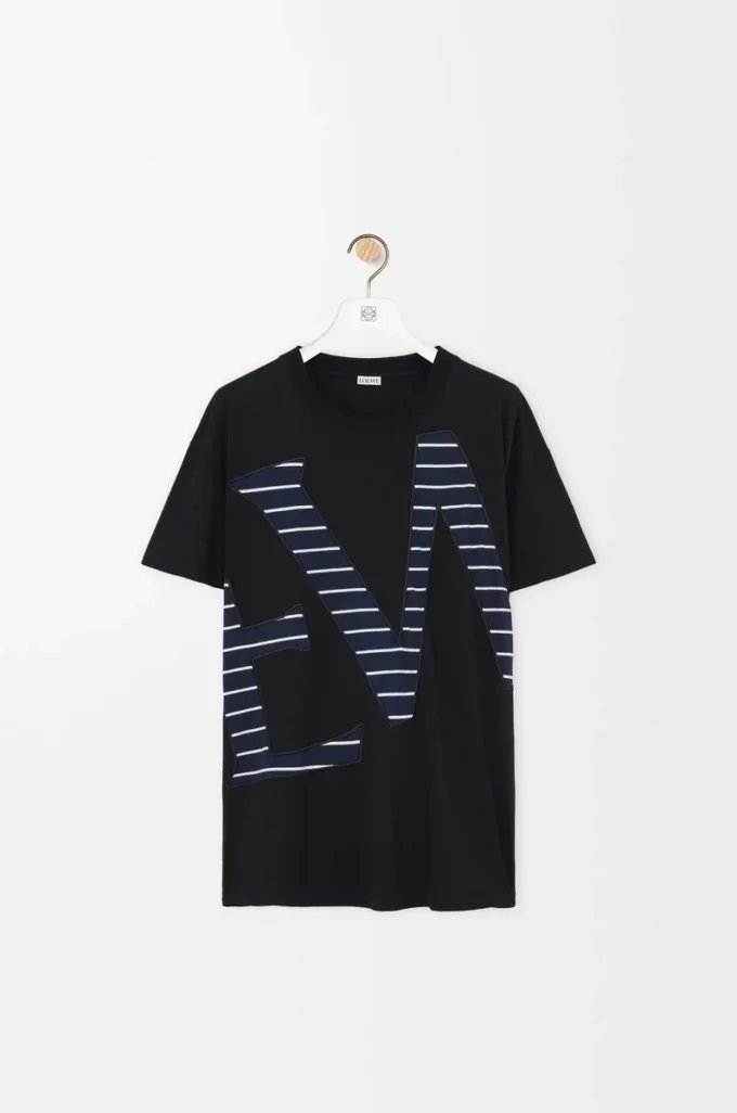 T-shirt i bomull med avslappnad passform Svart T-shirt i bomull med avslappnad passform Svart