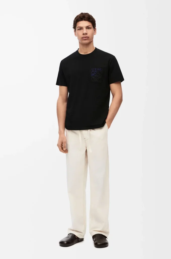 T-shirt i bomull med avslappnad passform Svart T-shirt i bomull med avslappnad passform Svart