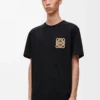 T-shirt i bomull med avslappnad passform Svart T-shirt i bomull med avslappnad passform Svart