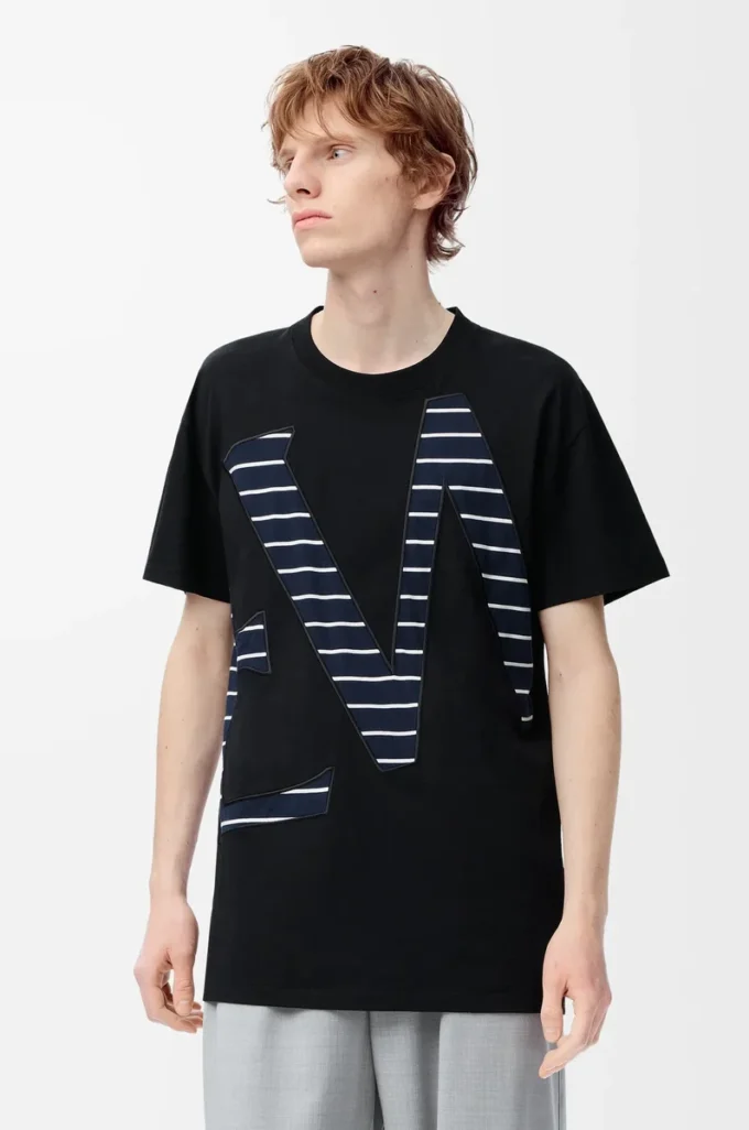 T-shirt i bomull med avslappnad passform Svart T-shirt i bomull med avslappnad passform Svart
