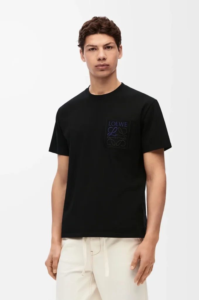 T-shirt i bomull med avslappnad passform Svart T-shirt i bomull med avslappnad passform Svart