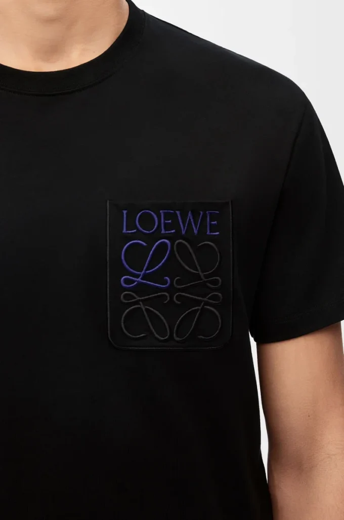 T-shirt i bomull med avslappnad passform Svart T-shirt i bomull med avslappnad passform Svart