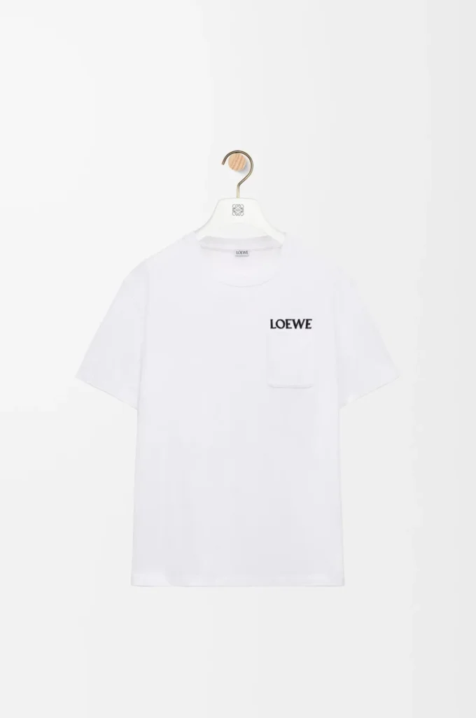 T-shirt i bomull med avslappnad passform Vit T-shirt i bomull med avslappnad passform Vit