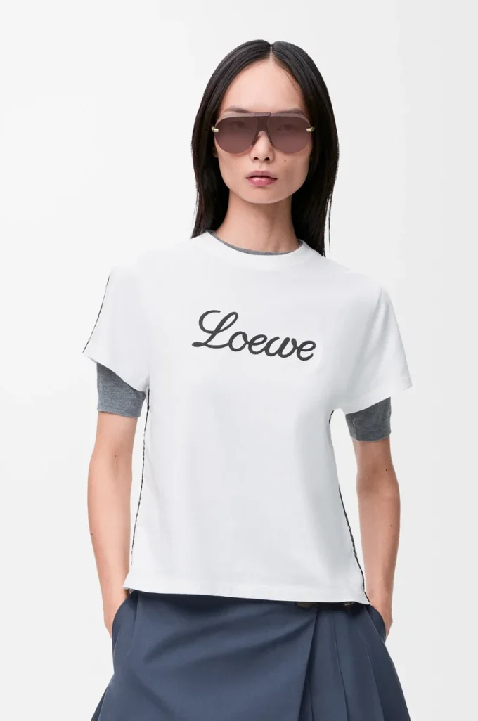 T-shirt i bomull med avslappnad passform Vit T-shirt i bomull med avslappnad passform Vit