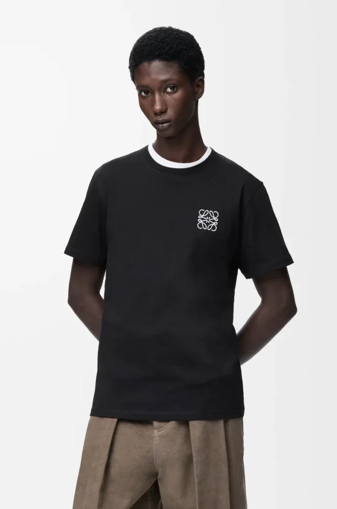 T-shirt i bomull med normal passform, svart T-shirt i bomull med normal passform, svart
