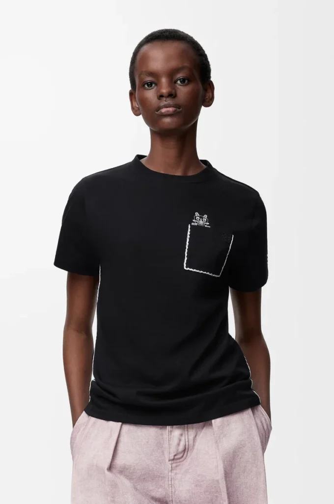 T-shirt i bomull med normal passform Svart T-shirt i bomull med normal passform Svart