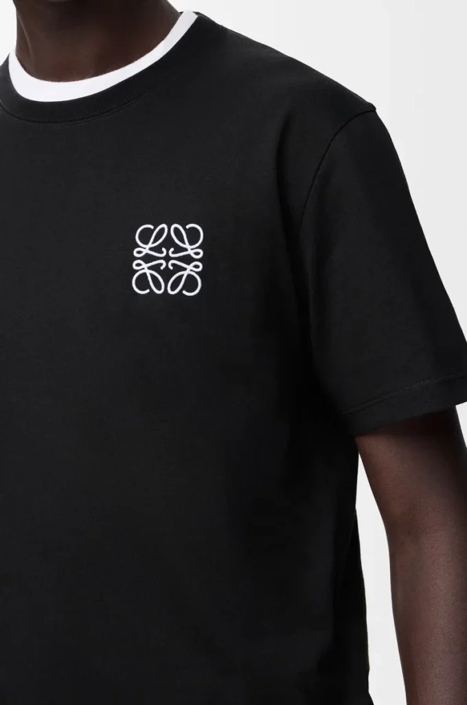 T-shirt i bomull med normal passform, svart T-shirt i bomull med normal passform, svart