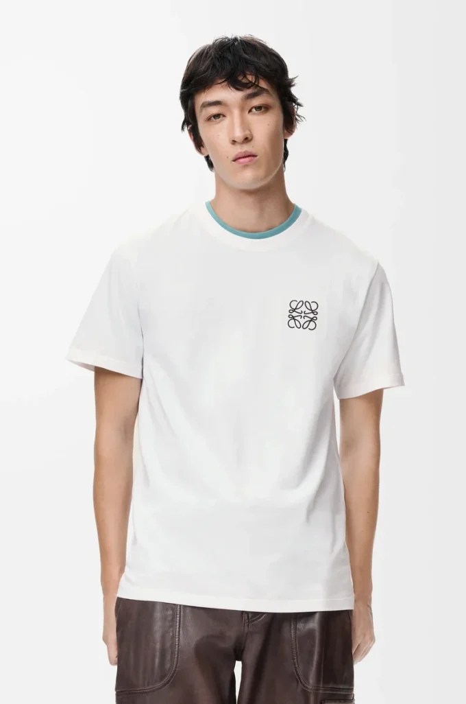T-shirt i bomull med normal passform Vit T-shirt i bomull med normal passform Vit