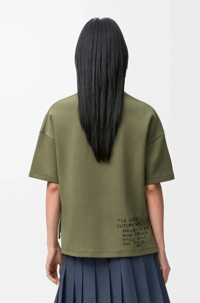 T-shirt i bomullsblandning med normal passform. Kaki T-shirt i bomullsblandning med normal passform. Kaki