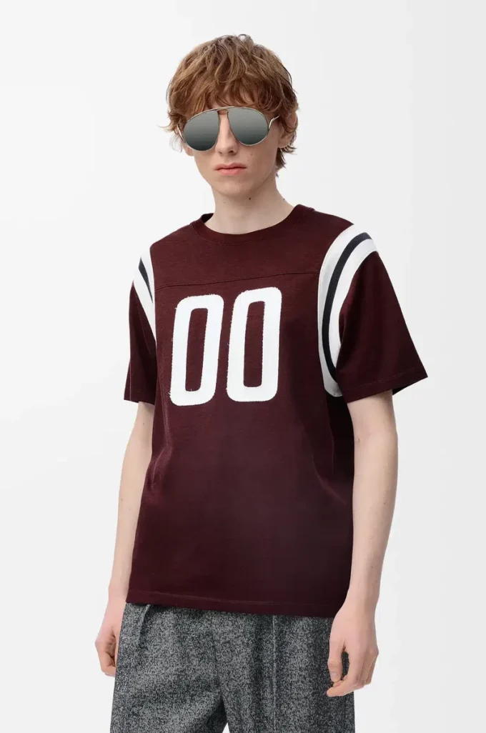 T-shirt i normal passform i bomull och viskos, vinröd