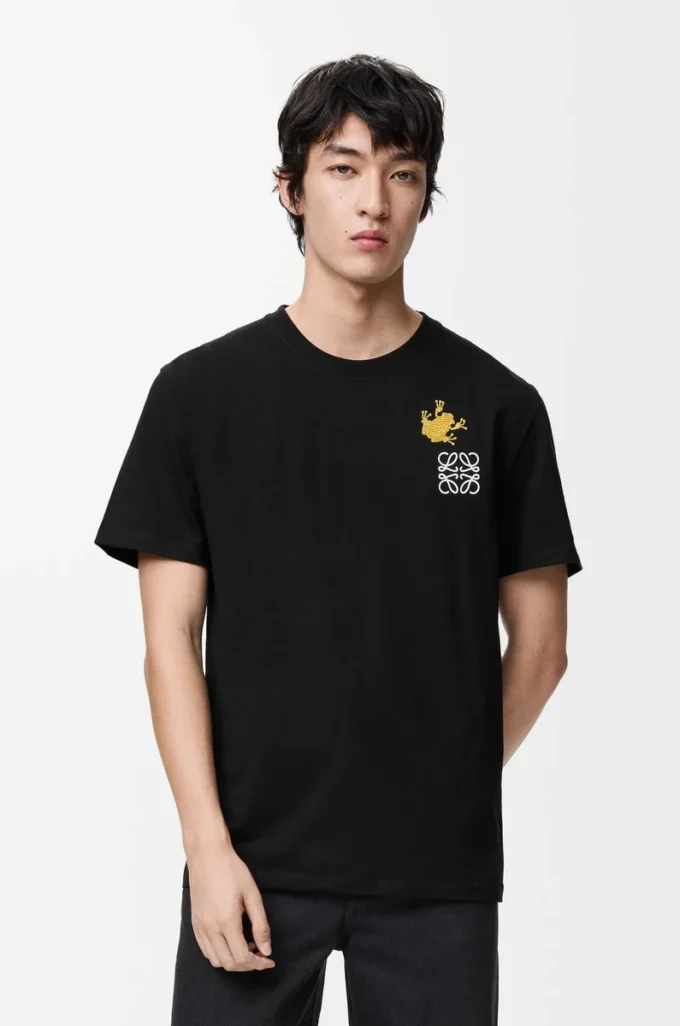 T-shirt med avslappnad passform i bomull Svart/Flerfärgad T-shirt med avslappnad passform i bomull Svart/Flerfärgad
